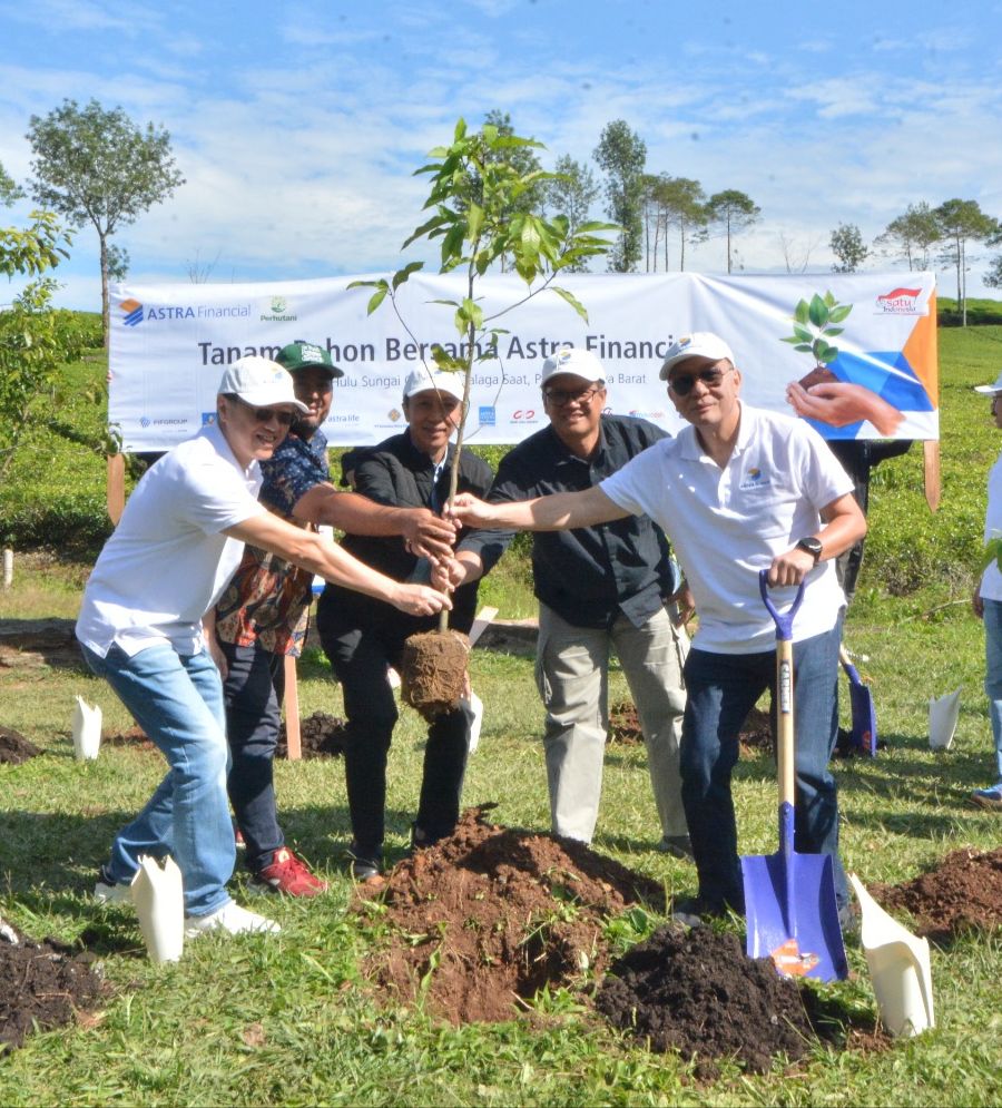 Astra Financial Bersama 14 Unit Bisnisnya Tanam 6.600 Pohon di Titik 0 Sungai Ciliwung