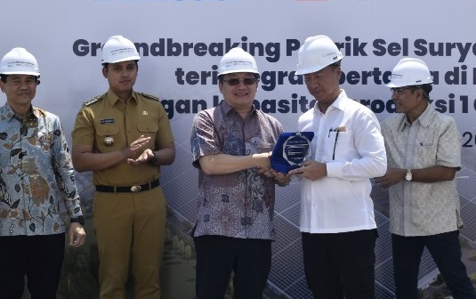 Pembangunan Industri Sel dan Panel Surya Terintegrasi Pertama di Indonesia Dimulai