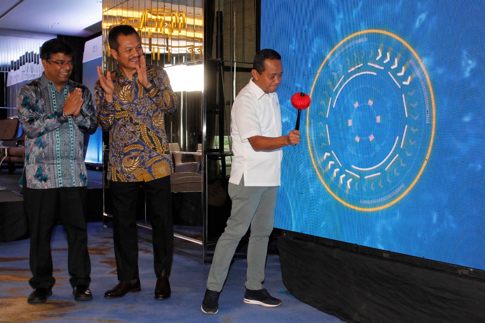 Soft Launching Investortrust.id, Menteri Bahlil Lahadalia Pukul Gong Digital