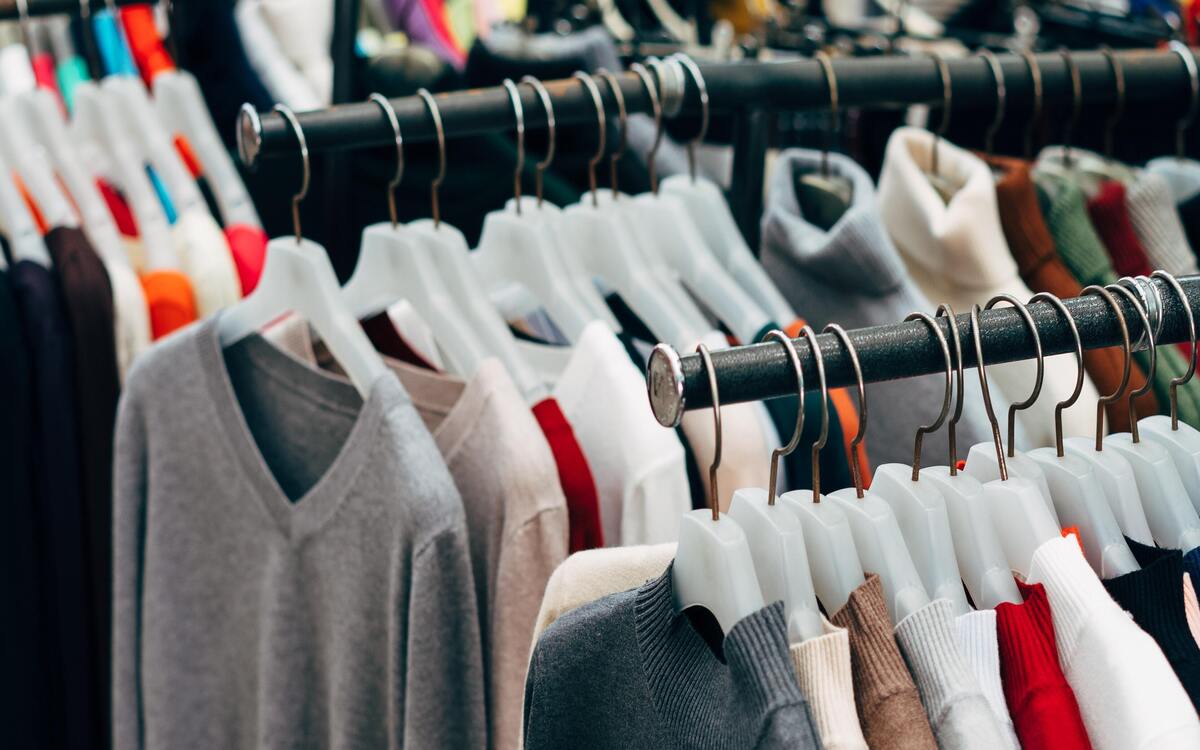 Serbuan Barang Impor Bikin Industri Tekstil dan Pakaian Jadi Alami Kontraksi di September