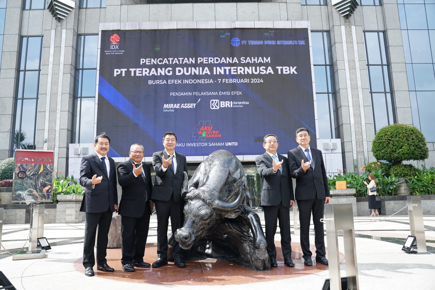 Terang Dunia Internusa (UNTD) Catatkan Saham di Bursa Efek Indonesia