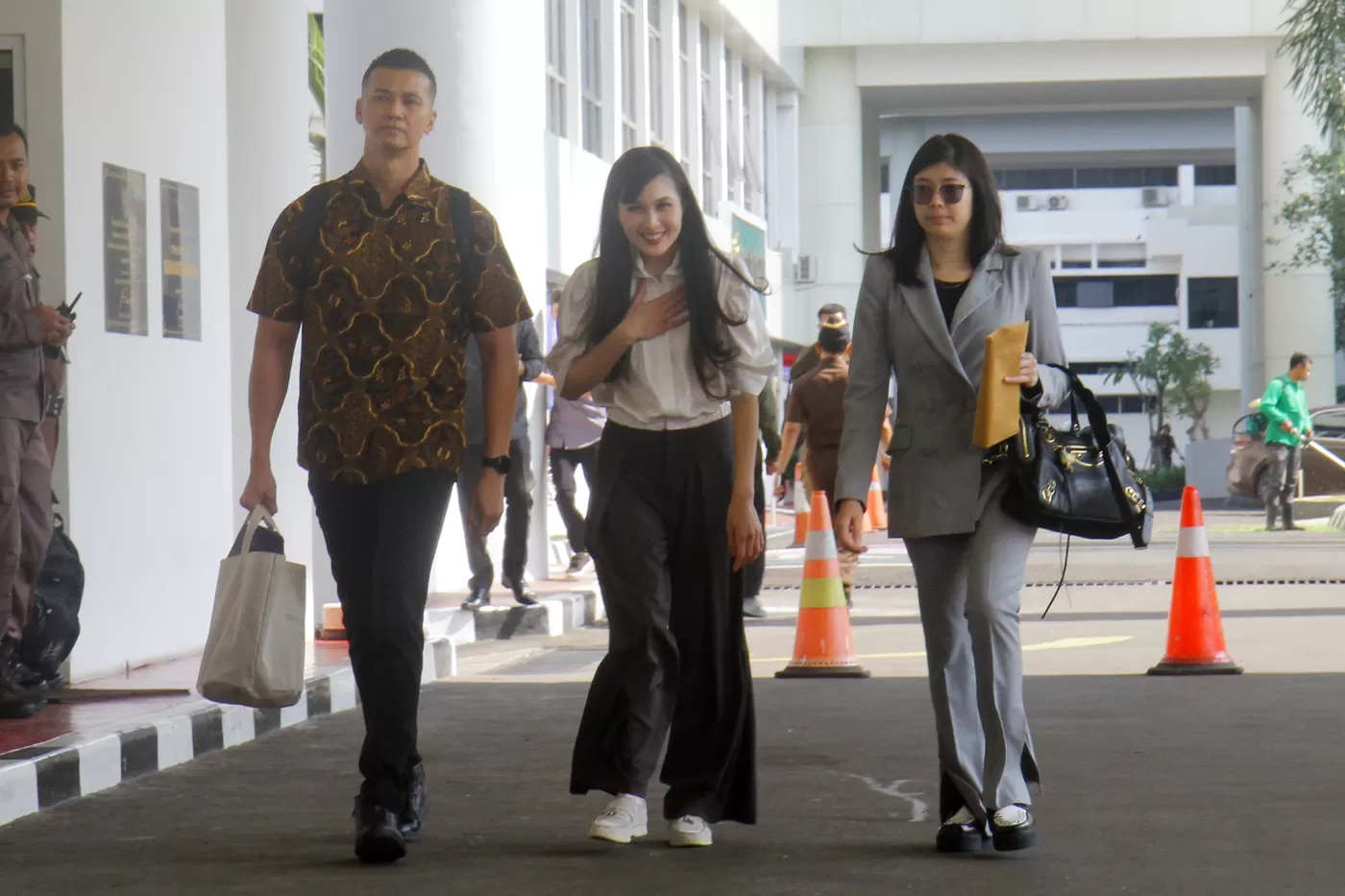 Kasus Korupsi Timah (TINS), Diperiksa Kejagung Sandra Dewi Minta Doa