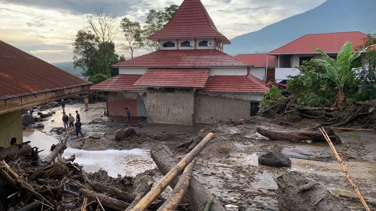 Bencana Sumbar Banjir Bandang Telan 43 Korban Meninggal 0072