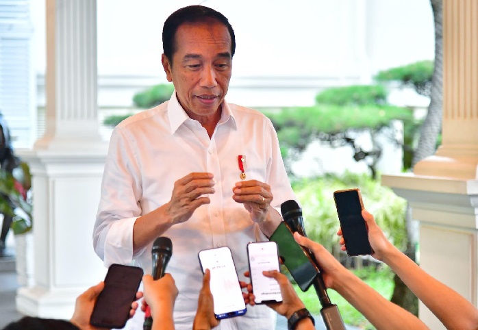 Calling for a gambling ban, President Jokowi: better to save!