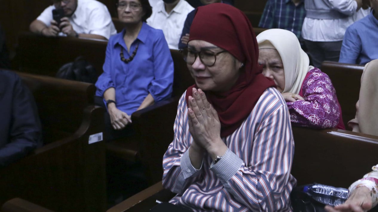 Vonis 9 Tahun Penjara Untuk Karen Agustiawan, Tangis Keluarga Pecah