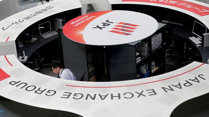 Indeks Nikkei Ditutup Anjlok 5,81 Persen