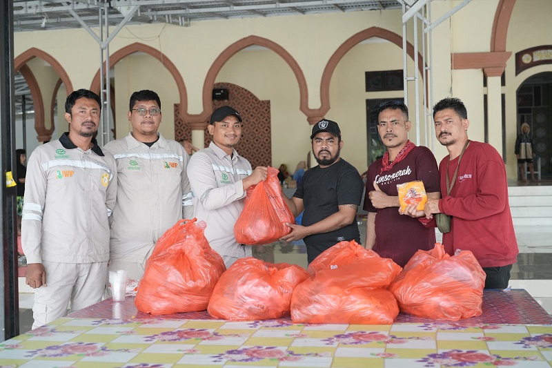 IWIP Beri Bantuan Korban Banjir Maluku Utara ke Pemerintah Desa