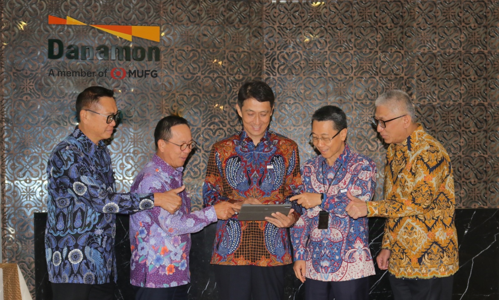 Kinerja Keuangan, Pertumbuhan Dobel Digit pada Funding dan Lending