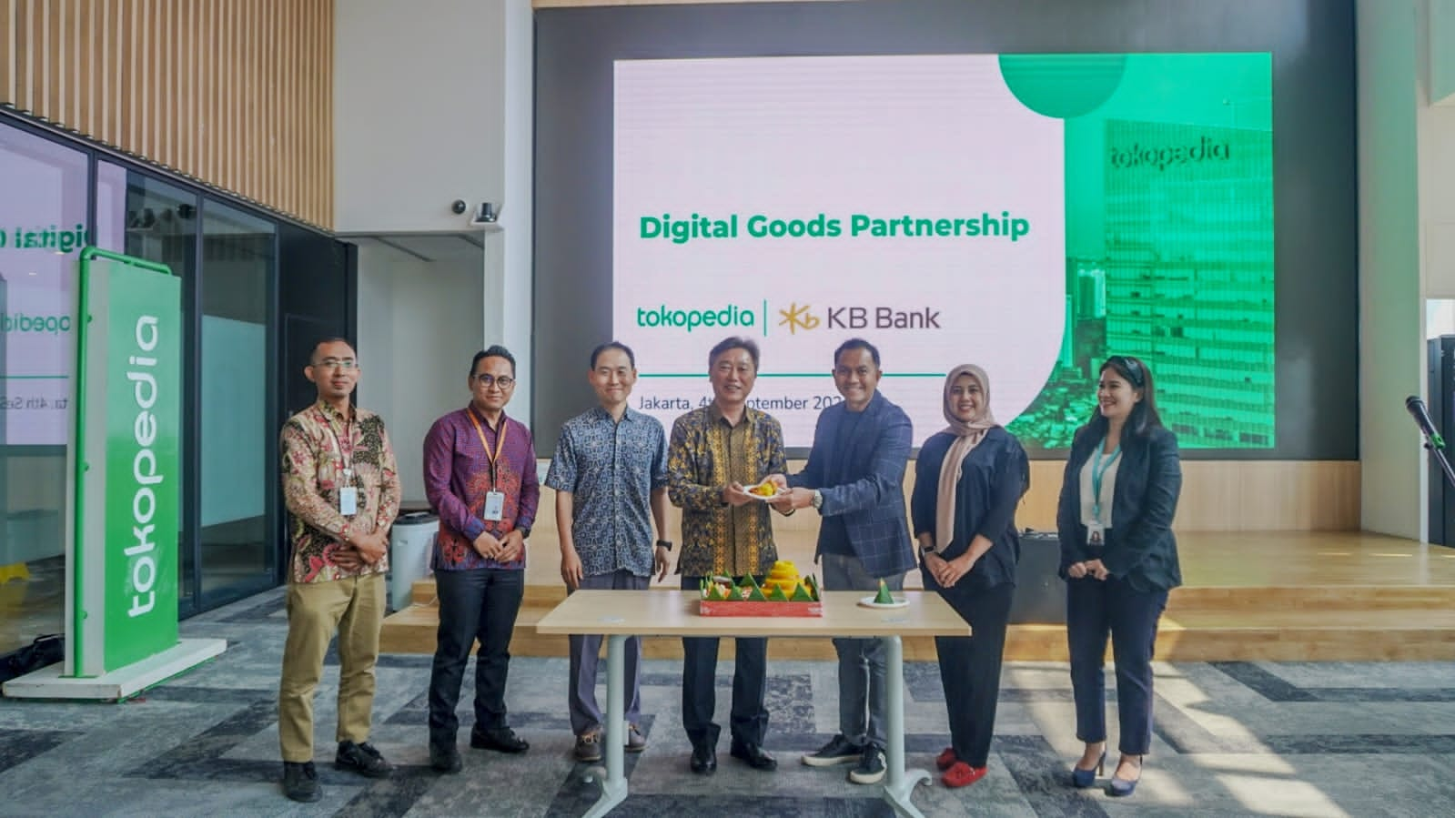 Rayakan HPN 2024, KB Bank Gelar Customer Visit Day ke Tokopedia