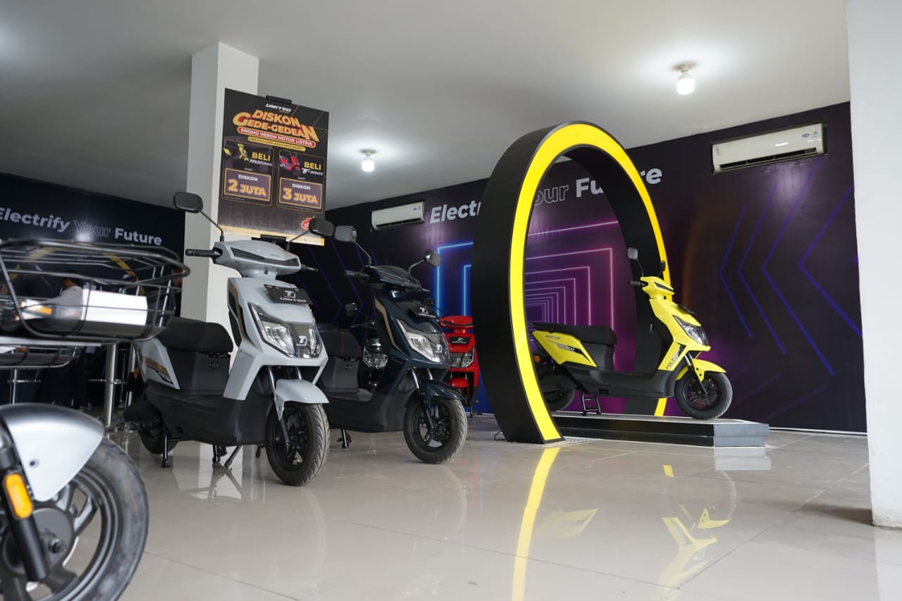 Perkuat Distribusi, United E-Motor Buka 4 Gerai Motor Listrik Terbaru