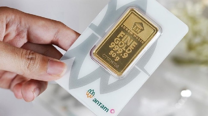 Harga Emas Antam Hari ini Naik Rp8.000 per Gram