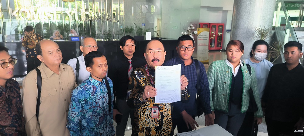 Fredrich CS Laporkan Hakim PN Jaktim ke Komisi Yudisial