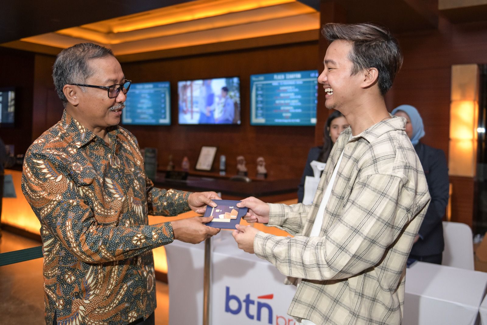 Sasar Emerging Affluent, BTN Sodorkan Debit Card Ini