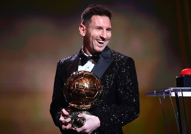 Kalahkan Robert Lewandowski, Lionel Messi Raih Ballon d’Or Ketujuh