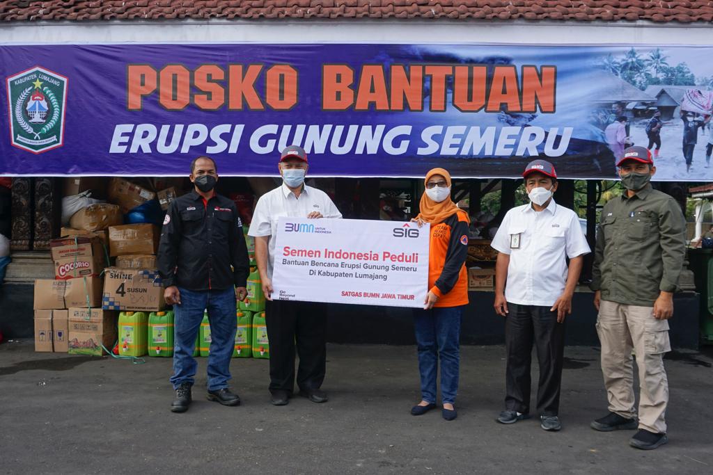 Semen Indonesia (SMGR) Gerak Cepat Salurkan Bantuan untuk Korban Erupsi Gunung Semeru