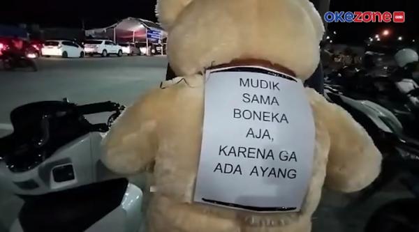 Tidak Punya Pacar, Sopian Pilih Mudik ke Lampung dengan Teddy Bear