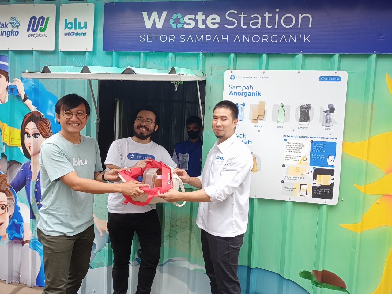 blu by BCA, Rekosistem dan MRT Jakarta, Ajak Masyarakat Setor Sampah di Waste Station