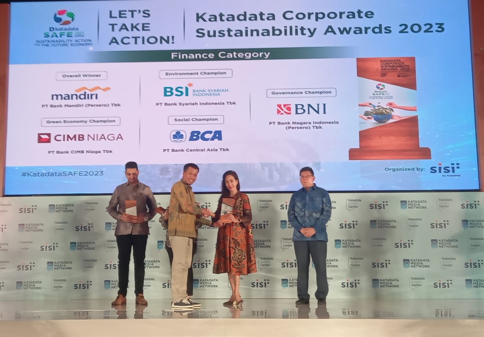 Sukses Jalankan Keberlanjutan CIMB Niaga Raih Katadata Corporate Sustainability Award 2023