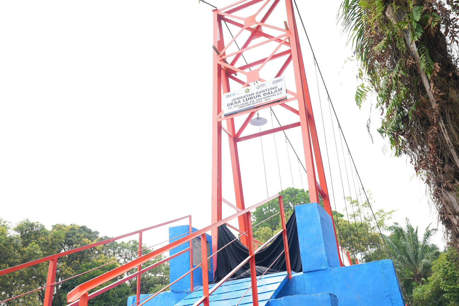 Bangun Jembatan Gantung, BRI (BBRI) Dorong Ekonomi Masyarakat Desa